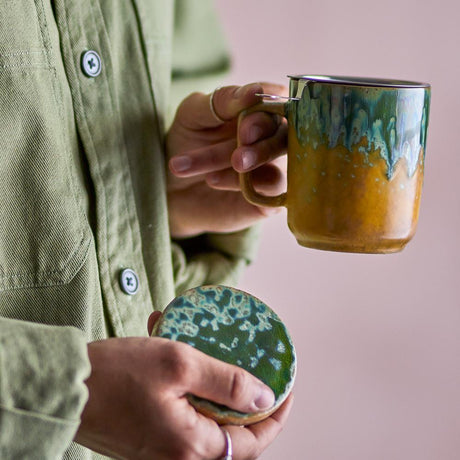 Bloomingville Yuma Becher Deckel Teesieb grün Steingut 250 ml