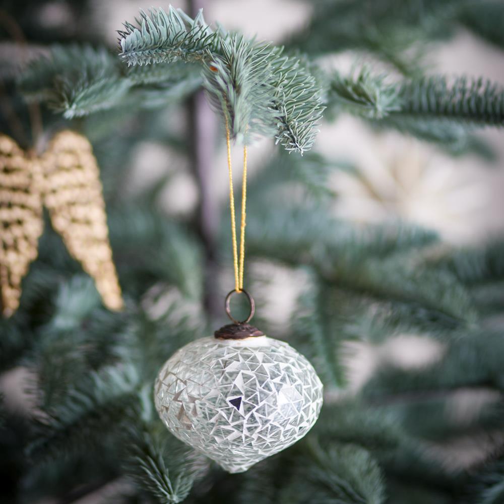 Bloomingville Nadine Weihnachtskugel, Weiß, Glas 7,5 cm mit Mosaik-Effekt