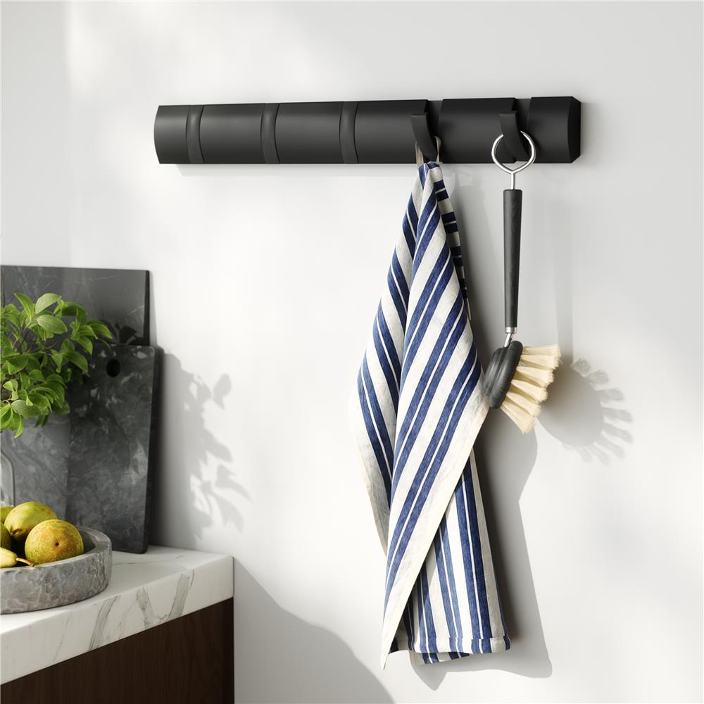 Umbra Flip Wandgarderobe, Garderobenleiste in Schwarz, mit 5 beweglichen Haken in Schwarz