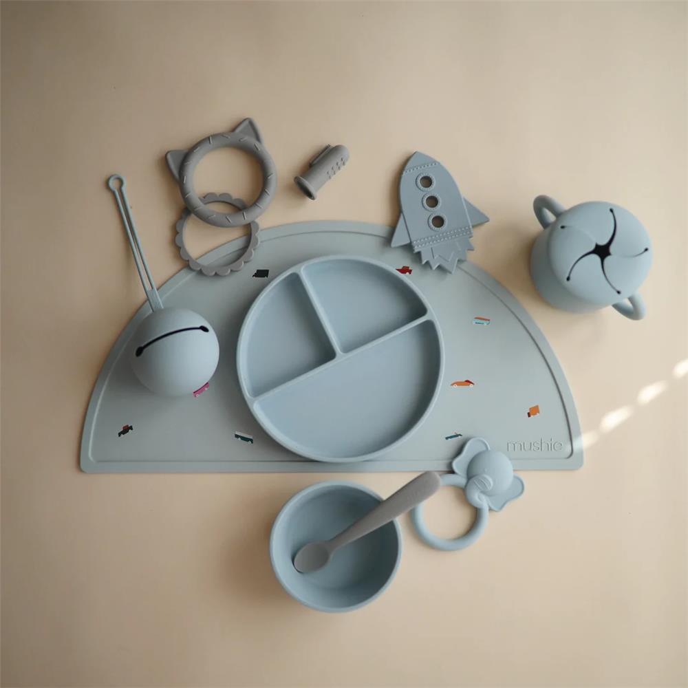 Mushie Snackbecher, Powder Blue, aus Silikon, BPA-frei