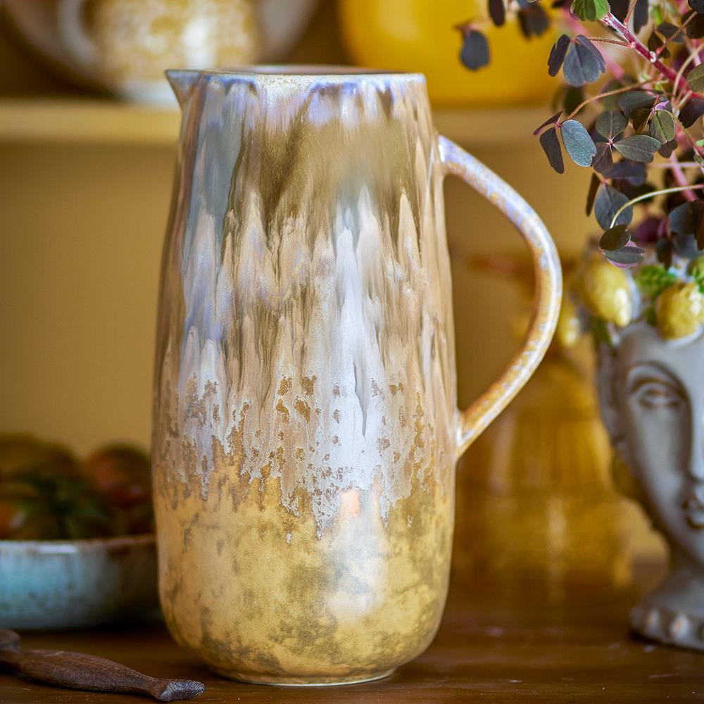 Bloomingville Lacey Krug aus Steingut, Braun – dekorativer Krug mit künstlerischem Farbspiel