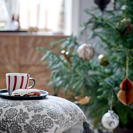 Bloomingville Jolly Tassen, 2er Set – mit Nussknacker & Streifen, Weihnachten, dänisches Design