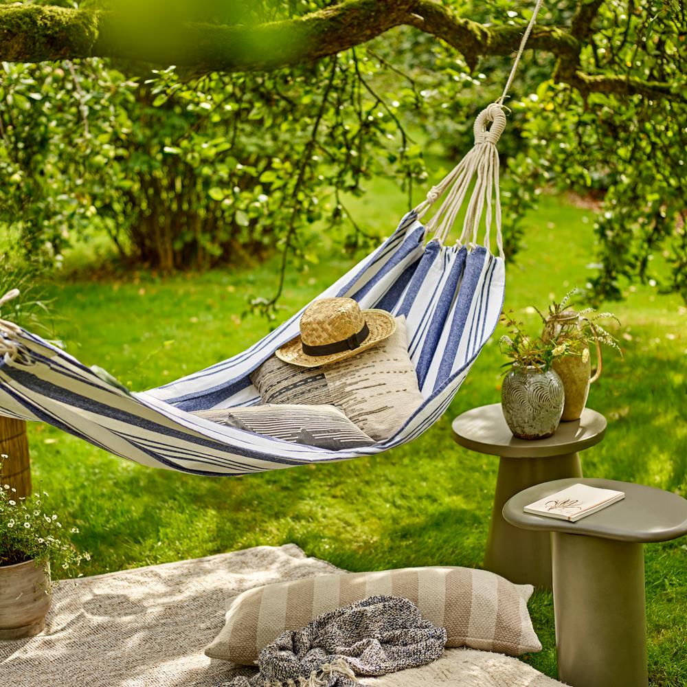 Bloomingville Remo Hängematte Blau Baumwolle L300xW100 cm – Outdoor-Hängematte