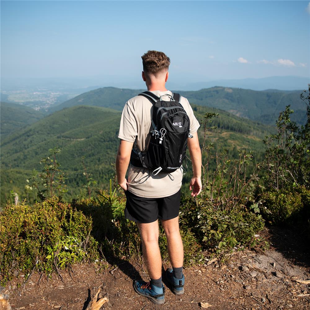 NILS CAMP Tagesrucksack Caver 18L in Schwarz - leichter Outdoor Rucksack für Wandern & Alltag