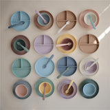 Mushie Silikon-Kinderteller, Cambridge Blue, Teller mit Rutschfestem Saugnapf