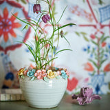 Bloomingville Eanna Blumentopf aus Steingut, Bunt – handbemaltes Pflanzgefäß mit Blumenbordüre