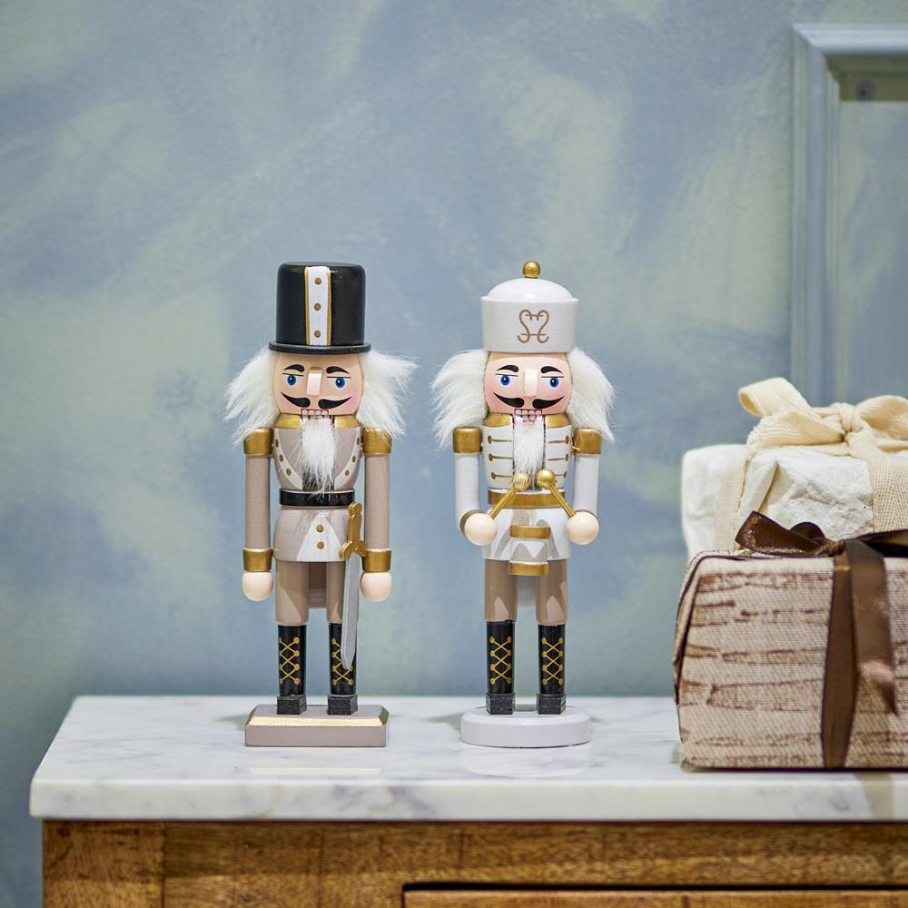 Bloomingville Darren Nussknacker Grau/Beige 2er Set Holz Weihnachtsdeko Figuren