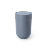 Umbra Touch Abfalleimer 6 L mit Schwingdeckel, in Schieferblau, Kosmetikeimer, Papierkorb, Badezimmereimer