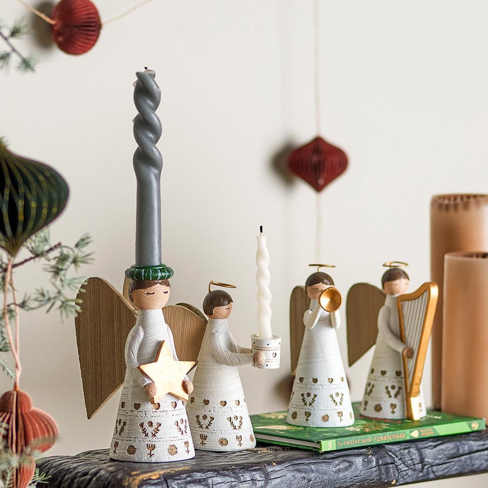 Bloomingville Abba Kerzenhalter – 4er Set in Weiß, Lucia-Prozession aus Polyresin