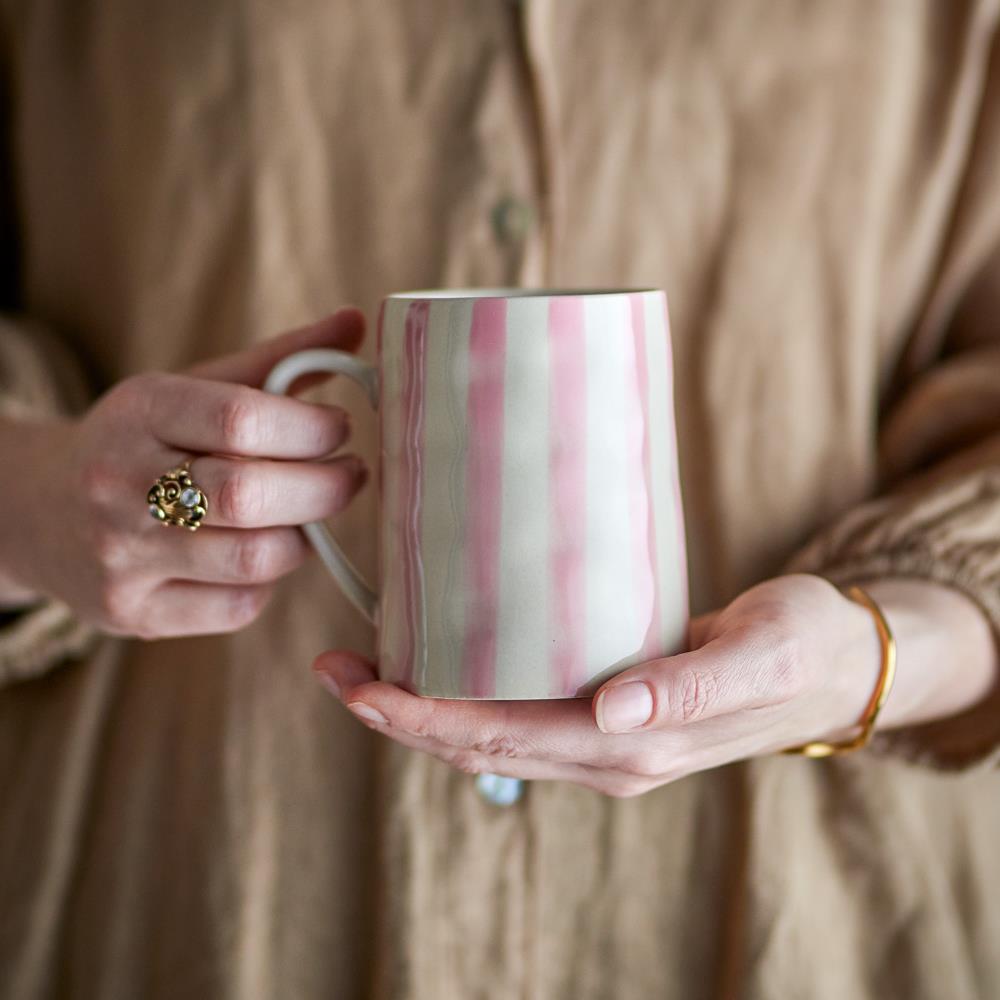 Bloomingville Begonia Becher rosa Steingut handbemalt 440 ml