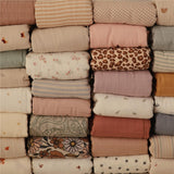 Mushie Musselin-Baby-Wickeldecke, Caramel Polka Dots, Pucktuch aus 100% Bio-Baumwolle