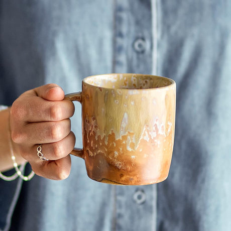 Bloomingville Milani Becher, 400 ml – Brauner Steingutbecher mit reaktiver Glasur und natürlichem Farbspiel