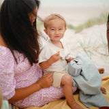 Mushie Snackbecher, Powder Blue, aus Silikon, BPA-frei