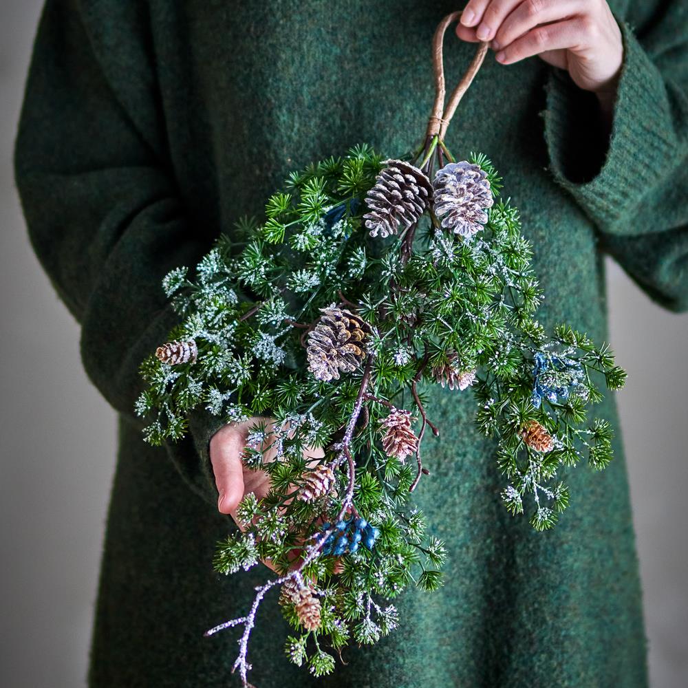 Bloomingville Cedar Türdeko Grün Kunstzweige Weihnachtsdeko Tannenzapfen