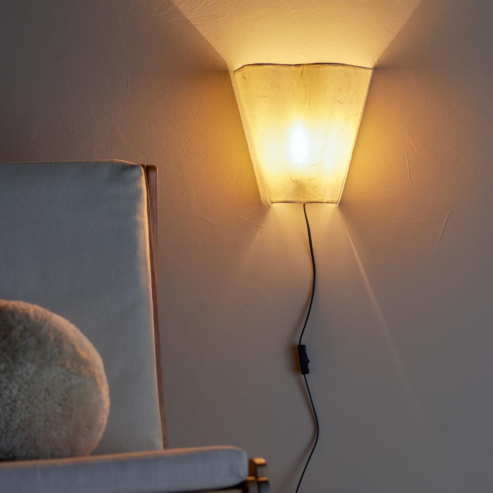 Bloomingville Janese Wandleuchte aus Papier in Weiß – moderne Wandlampe fürs Wohnzimmer