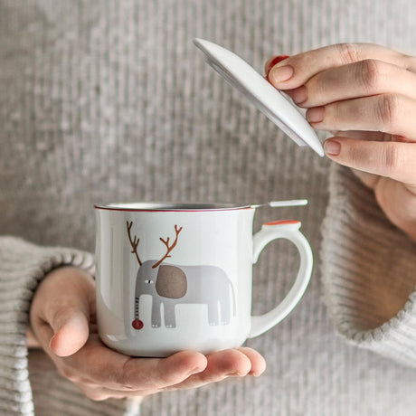 Bloomingville Valentin Tasse mit Deckel und Teesieb – mit Weihnachtsmotiv eines Elefanten, dänisches Design