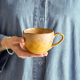 Bloomingville Milani Tasse, 260 ml – Gelbe Steinguttasse mit reaktiver Glasur und individuellem Farbspiel