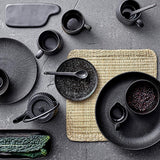 Bloomingville Neri Teller Schwarz – Steingut, Ø23 cm, skandinavisches Design mit Rillenstruktur