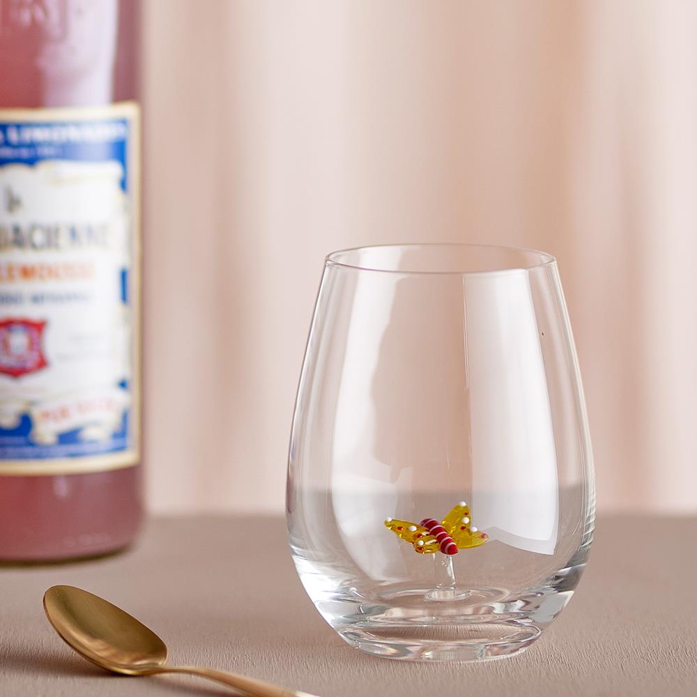 Bloomingville Misa Trinkglas, 560ml, aus Glas mit Schmetterlingsfigur im Inneren