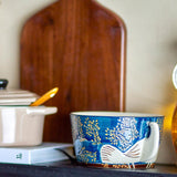 Bloomingville Hezha Schale Blau – Handbemalte Steingutschale mit Vogelmotiv, 460 ml