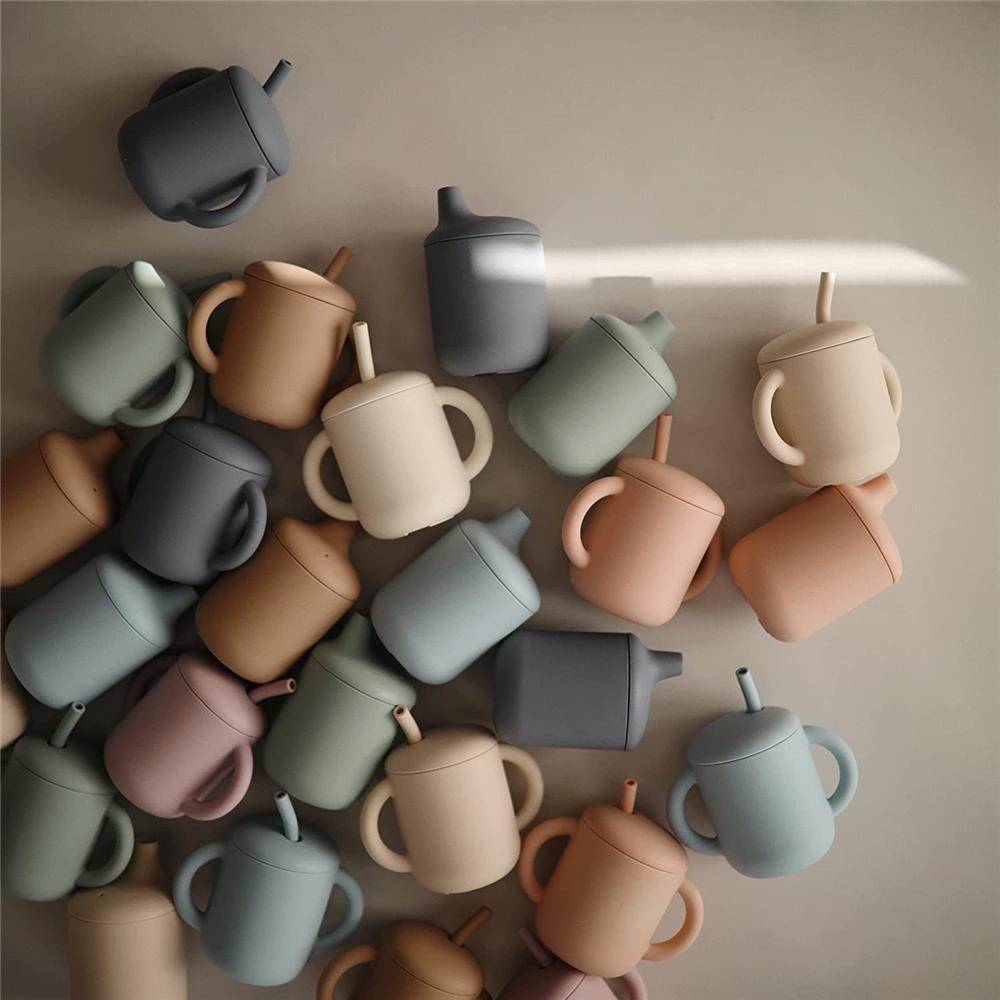 Mushie Silikon-Trinklernbecher, Powder Blue, BPA-frei