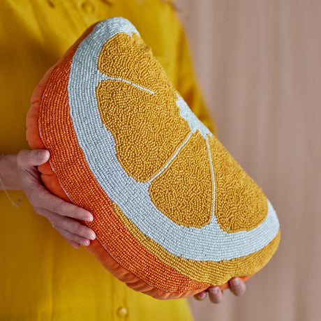 Bloomingville Navelina Kissen Gelb – Orangenscheiben‑Deko-Kissen mit Perlen 38x23 cm
