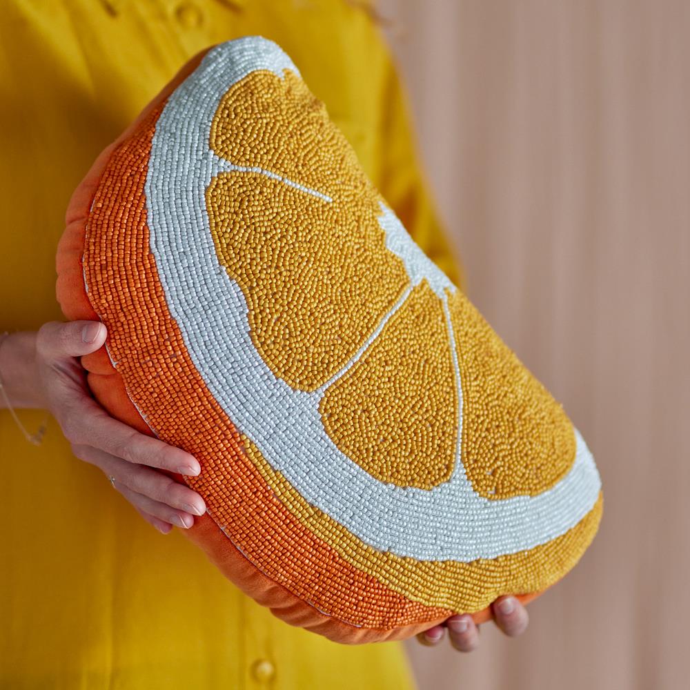 Bloomingville Navelina Kissen Gelb – Orangenscheiben‑Deko-Kissen mit Perlen 38x23 cm