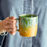 Bloomingville Milani Becher, 400 ml – Grüner Steingutbecher mit reaktiver Glasur und natürlichem Farbspiel