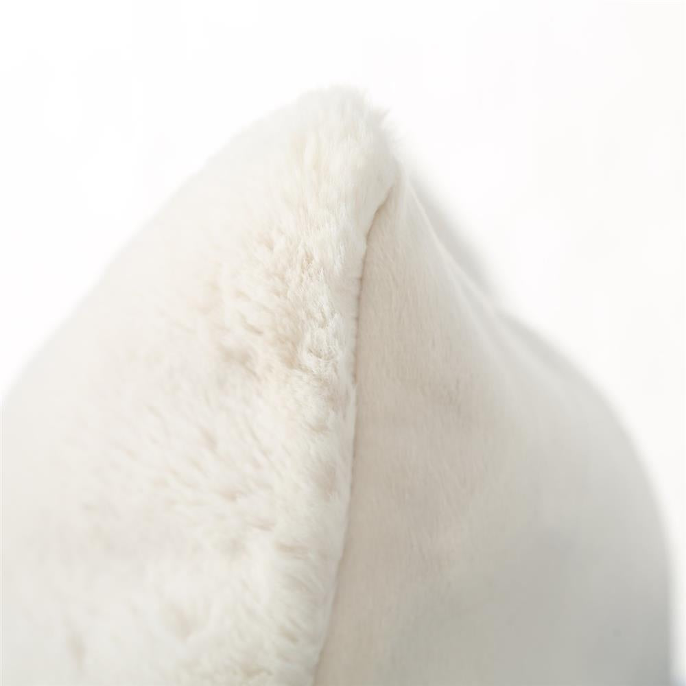 BOLTZE Kissen Storan – Kuscheliges Plüschkissen in Cremeweiß, 45×45 cm mit Reißverschluss