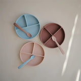 Mushie Silikon-Kinderteller, Powder Blue, Geteilter Teller mit Rutschfestem Saugnapf