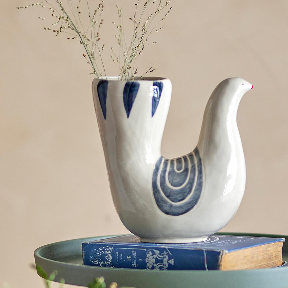 Bloomingville Trudy Vase in Weiß, 19cm, aus Steingut, Blumenvase in Vogelform, dänisches Design