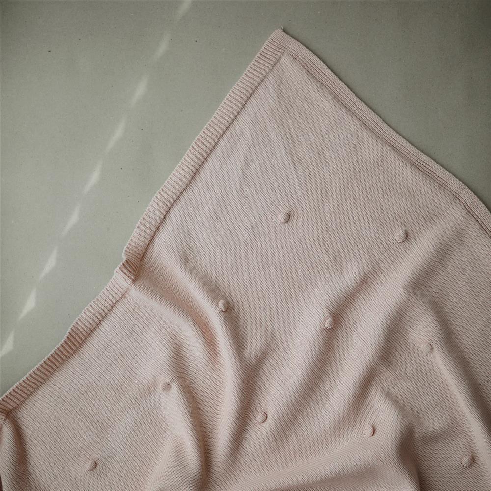 Mushie Gestrickte Babydecke Punkte, Blush, aus 100% Bio-Baumwolle