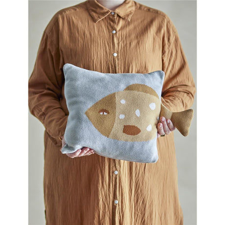 Bloomingville MINI Kissen Larle Fisch Blau Baumwolle Kinderkissen Tier Dekokissen Kuschelkissen dänisches Design