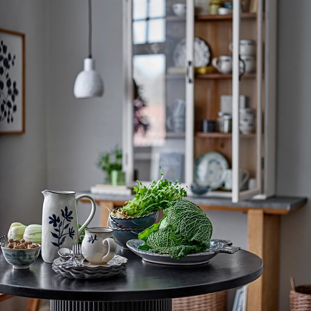 Bloomingville Eimy Krug 1898 ml blau - Steingut Krug mit Blumenmotiv für Küche & Tischdeko