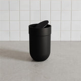 Umbra Touch Abfalleimer 6 L mit Schwingdeckel, in Schwarz, Kosmetikeimer, Papierkorb, Badezimmereimer