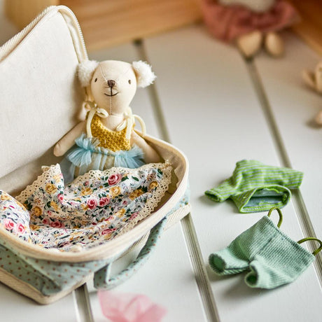 Bloomingville MINI Lara Puppe mit Stoffkoffer aus Polyester, bunt, 6er Set