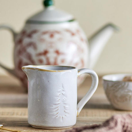 Bloomingville Winter Krug – mit geprägtem Tannenbaum-Muster, Weihnachten, dänisches Design