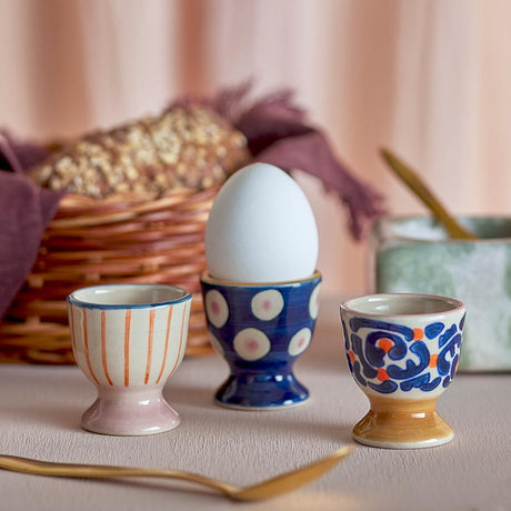 Bloomingville Eviaya Eierbecher 3er-Set, Blau – handbemalte Steingut-Eierbecher