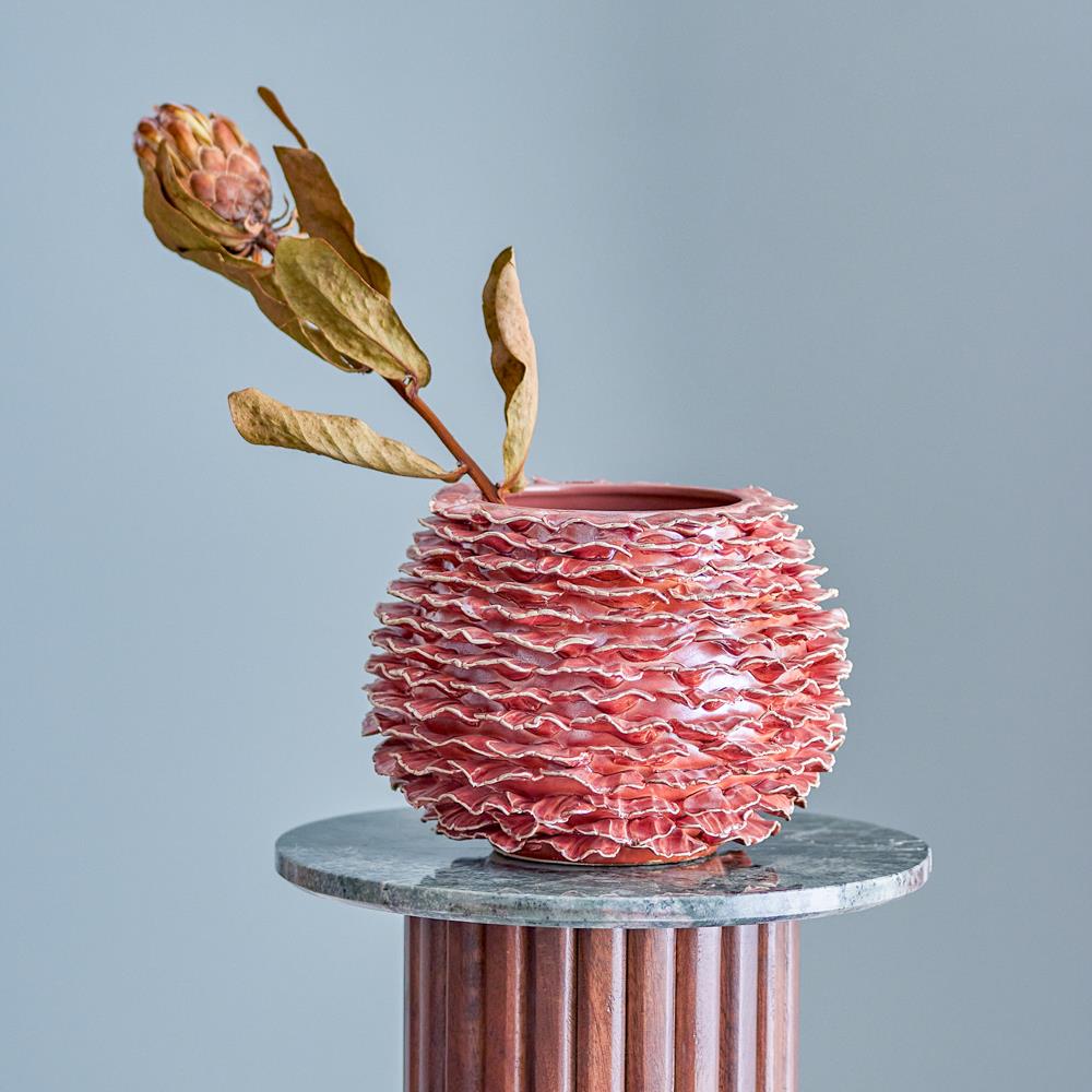 Bloomingville Morwen Vase aus Steingut in Rose – dekorative Vase für Wohnzimmer und Tischdeko