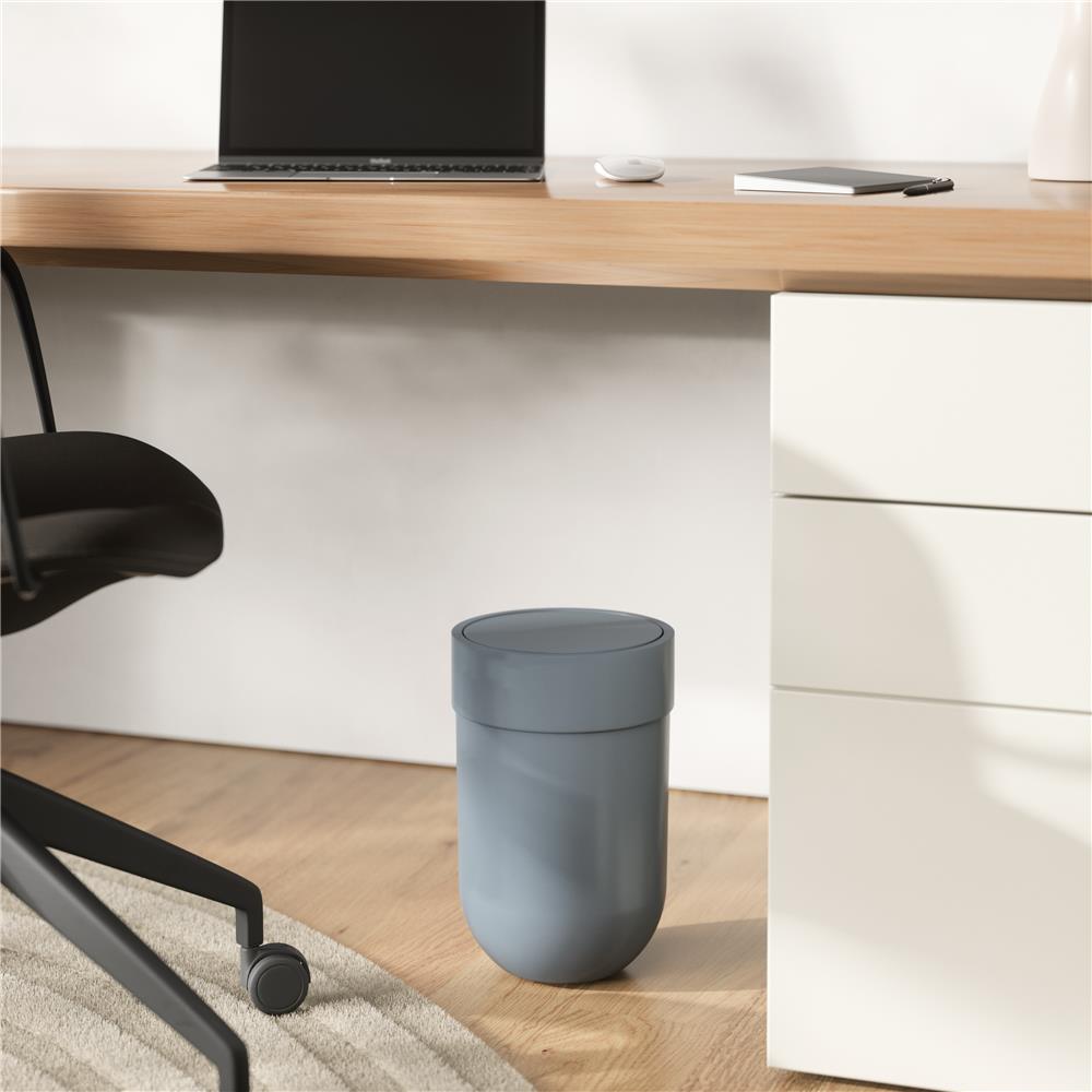 Umbra Touch Abfalleimer 6 L mit Schwingdeckel, in Schieferblau, Kosmetikeimer, Papierkorb, Badezimmereimer