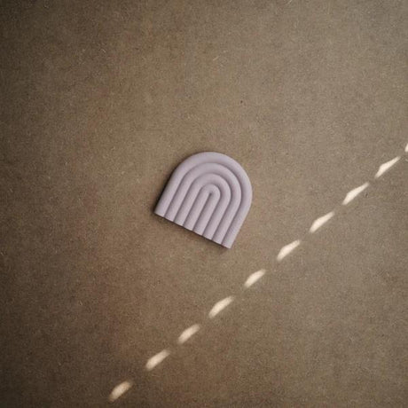 Mushie Beißring Regenbogen, Mauve, aus Silikon, BPA-frei