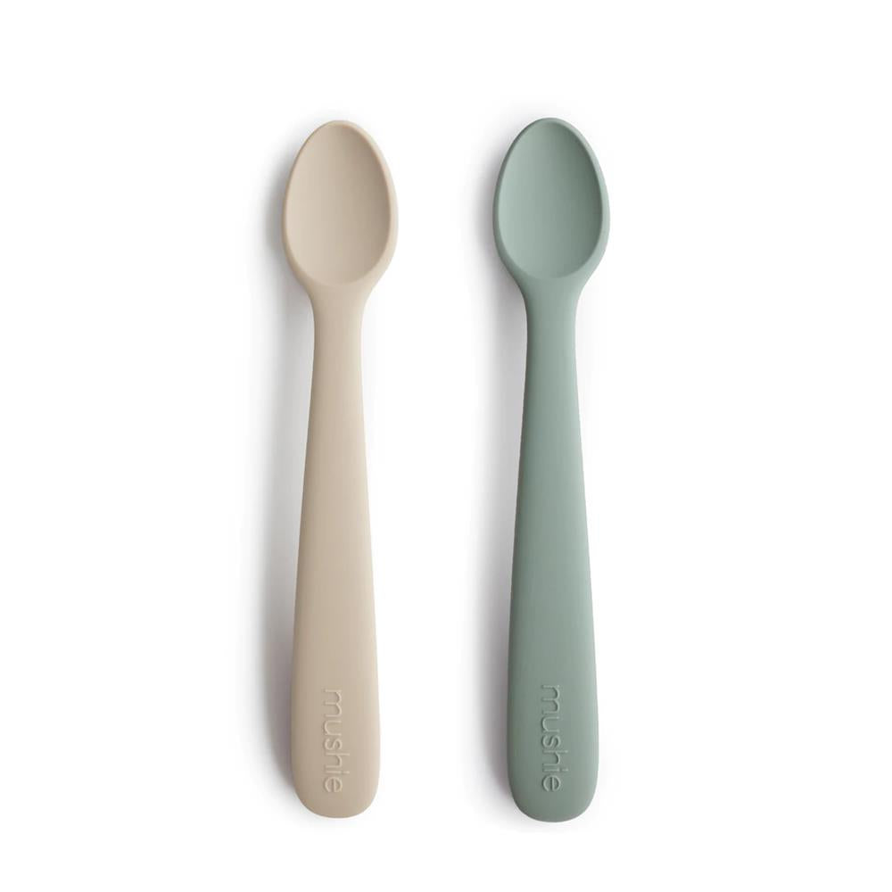 Mushie Silikon-Babylöffel 2erSet, Cambridge Blue/Shifting Sand, BPA-frei