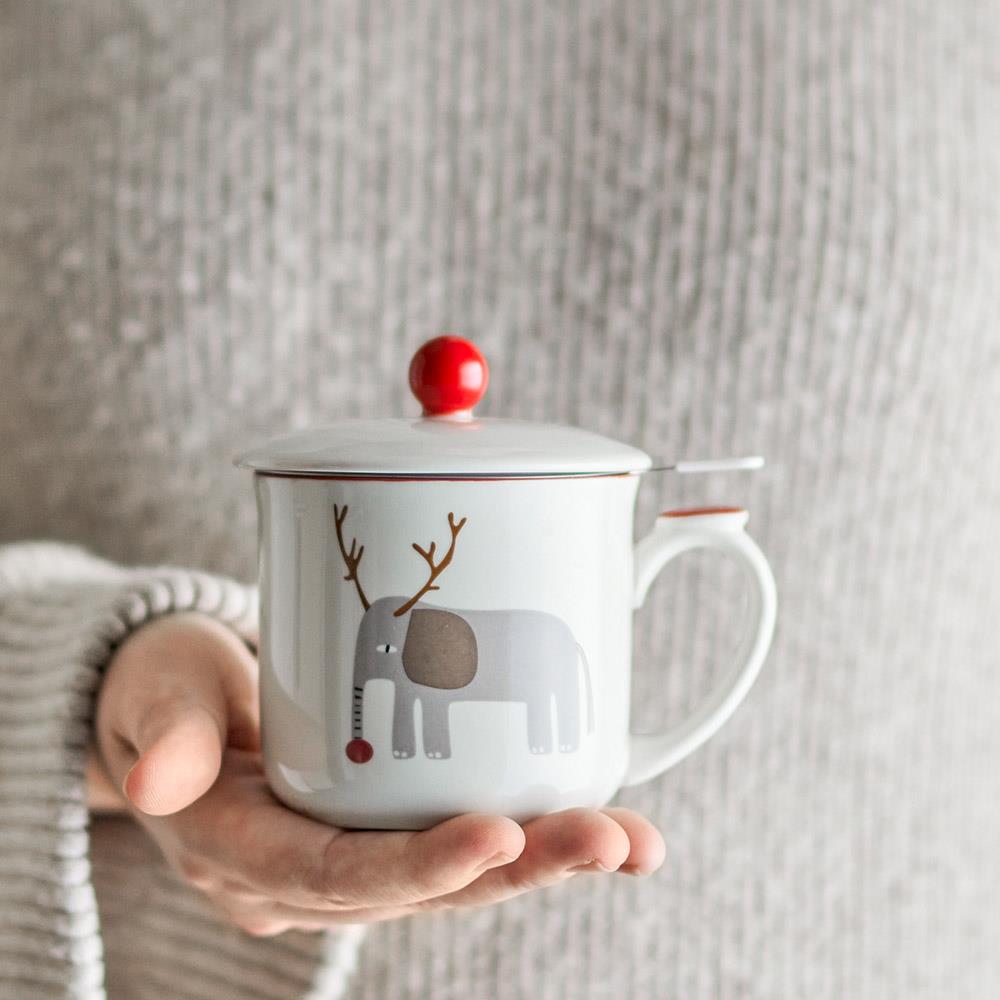 Bloomingville Valentin Tasse mit Deckel und Teesieb – mit Weihnachtsmotiv eines Elefanten, dänisches Design