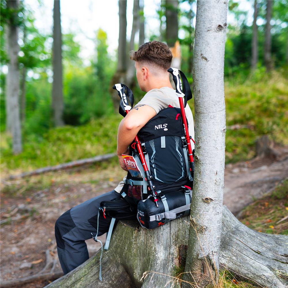 NILS CAMP Trekkingrucksack Northlake 40L in Schwarz - erweiterbarer Outdoor Rucksack mit Belüftung