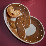 Bloomingville Treats Servierplatte Brezel, Braun, Steingut, 23,5 cm, Weihnachtsteller